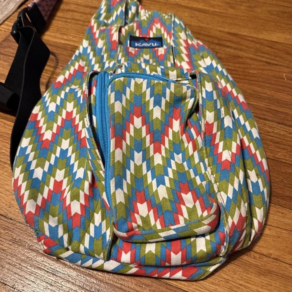 KAVU ROPE SLING BAG MULTICOLOR SOUTHWEST AZTEC DESIGN SLING‎ BAG VGC